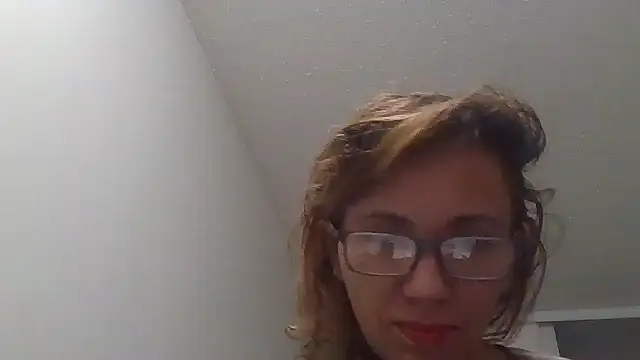 loveryvicky online show from November 10, 2025, 5:23 am