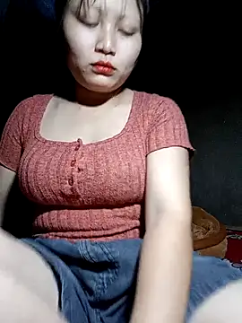 Snapshot of yoyo-mi chatting on October 31, 2025, 1:24 am yoyo-mi online show from October 31, 2025, 1:24 am