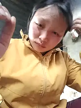 yoyo-mi online show from November 18, 2025, 3:21 am