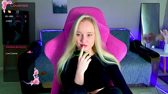 Snapshot of Shawty_Mia chatting on May 4, 2026, 2:42 pm Shawty Mia online show from May 4, 2026, 2:42 pm