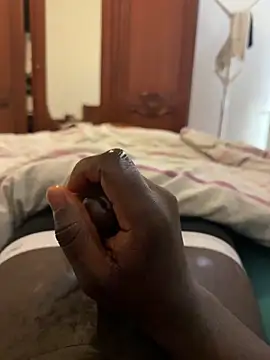 Snapshot of beaucouphethf chatting on February 13, 2026, 11:49 pm beaucouphethf online show from February 13, 2026, 11:49 pm