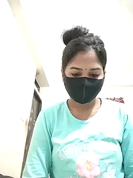 Green LaDY66 online show from December 16, 2025, 4:28 am