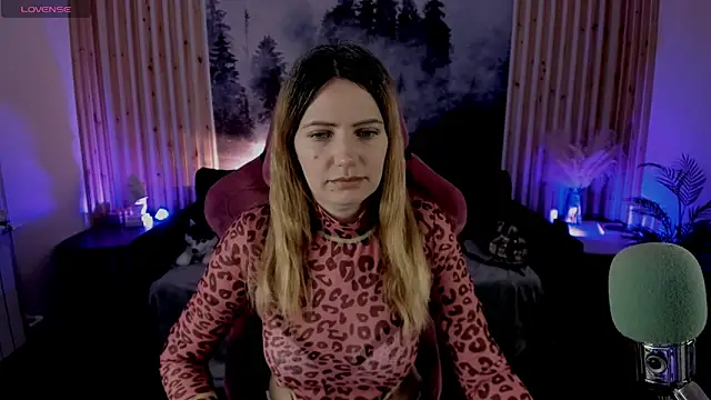 Snapshot of AleksaLaurent chatting on November 3, 2025, 5:56 am AleksaLaurent online show from November 3, 2025, 5:56 am