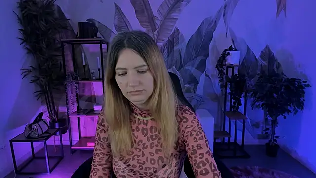 Snapshot of AleksaLaurent chatting on November 4, 2025, 6:06 am AleksaLaurent online show from November 4, 2025, 6:06 am