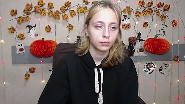 Snapshot of TracyLll chatting on November 4, 2025, 1:37 pm TracyLll online show from November 4, 2025, 1:37 pm