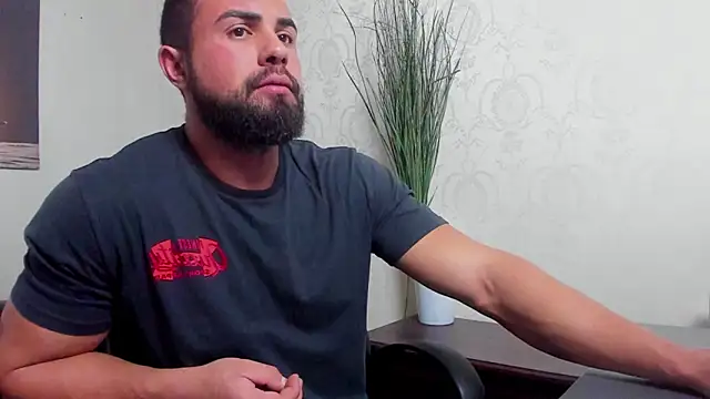 HayesWood online show from November 23, 2025, 5:28 am