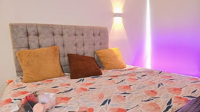 Julietta01 online show from January 14, 2026, 4:32 pm