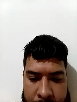 Snapshot of franck10E chatting on December 15, 2025, 4:35 pm franck10E online show from December 15, 2025, 4:35 pm