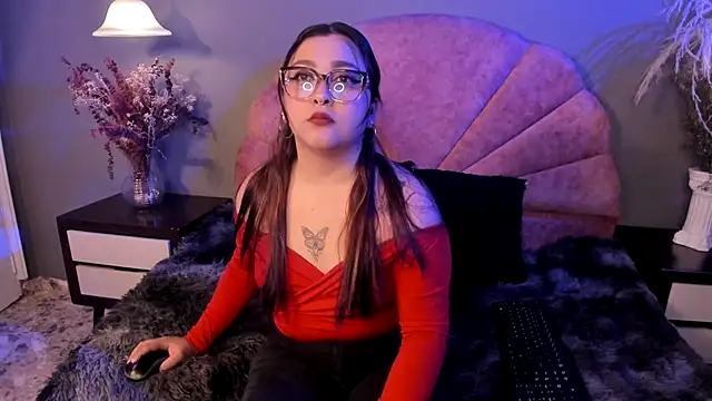 Snapshot of CrystalMay_ chatting on November 5, 2025, 11:46 am CrystalMay online show from November 5, 2025, 11:46 am