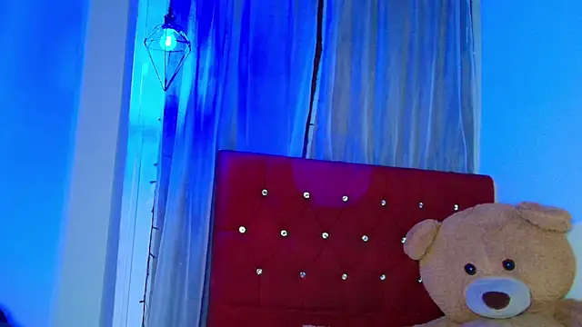 briana mds  online show from October 31, 2025, 6:37 pm