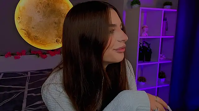 LauraHansil online show from April 13, 2026, 7:07 pm