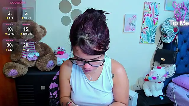 Snapshot of Emma_boo chatting on January 16, 2026, 5:17 pm Emma boo online show from January 16, 2026, 5:17 pm