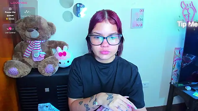 Snapshot of Emma_boo chatting on February 27, 2026, 3:56 pm Emma boo online show from February 27, 2026, 3:56 pm