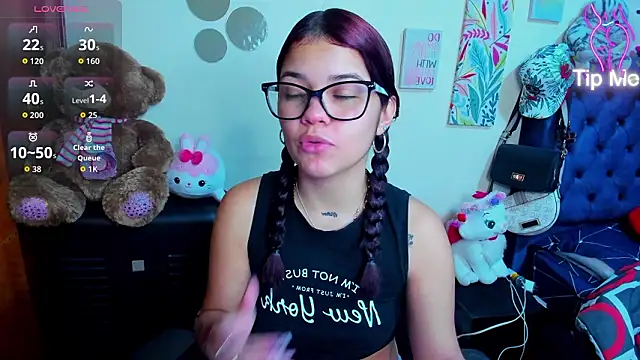 Snapshot of Emma_boo chatting on February 1, 2026, 2:37 pm Emma boo online show from February 1, 2026, 2:37 pm