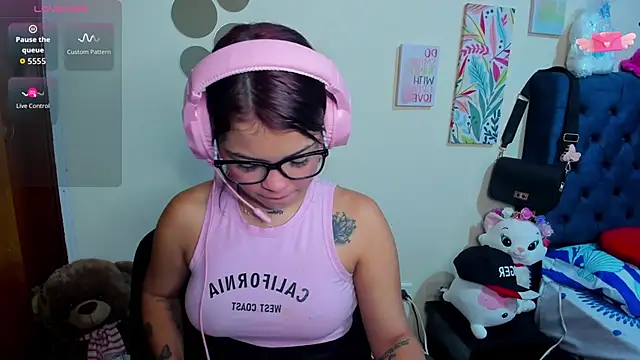 Emma boo online show from November 17, 2025, 3:05 pm