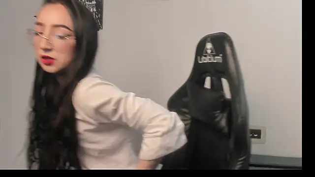 LindsayWild online show from November 3, 2025, 6:44 pm