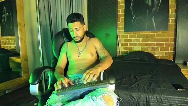 OwenScott online show from November 1, 2025, 5:03 am