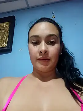 Isa-Giraldo online show from November 18, 2025, 3:21 am