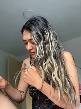 Im-Lola online show from April 2, 2026, 1:40 pm