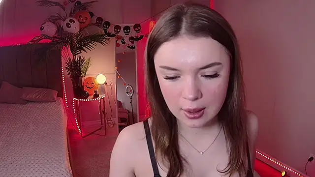 Snapshot of Alice_Bloome chatting on November 1, 2025, 5:47 am Alice Bloome online show from November 1, 2025, 5:47 am