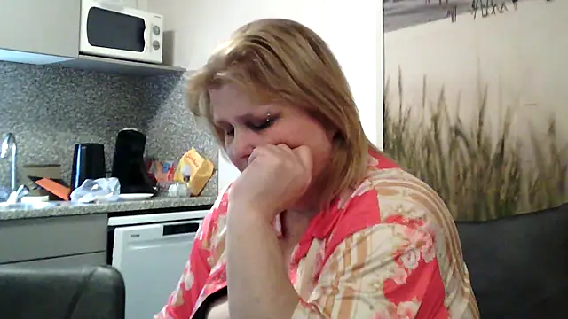 Sylviastar46 online show from April 2, 2026, 7:26 am