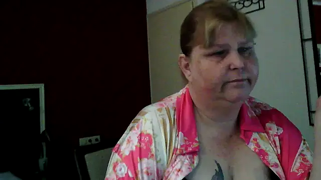 Sylviastar46 online show from May 19, 2026, 8:10 am