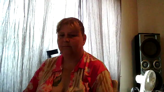 Snapshot of Sylviastar46 chatting on June 13, 2026, 6:11 am Sylviastar46 online show from June 13, 2026, 6:11 am