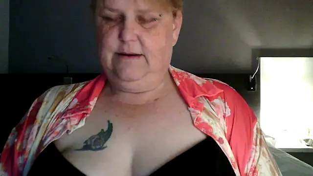 Sylviastar46 online show from May 16, 2026, 1:43 pm