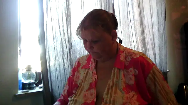 Snapshot of Sylviastar46 chatting on June 25, 2026, 7:35 am Sylviastar46 online show from June 25, 2026, 7:35 am