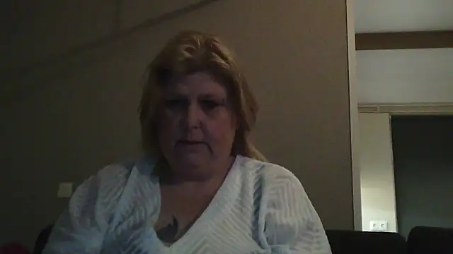 Sylviastar46 online show from February 5, 2026, 9:16 am