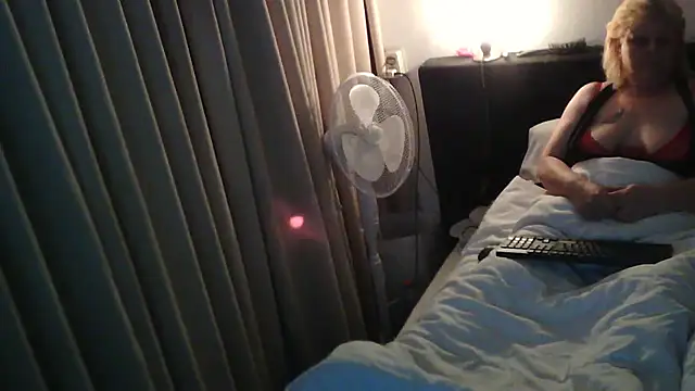 Sylviastar46 online show from December 19, 2025, 6:21 pm