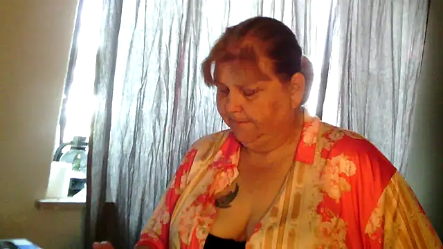 Snapshot of Sylviastar46 chatting on June 11, 2026, 8:00 am Sylviastar46 online show from June 11, 2026, 8:00 am