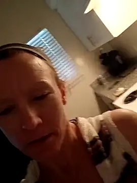 Karebearz1 online show from March 18, 2026, 3:35 pm