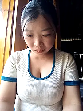 Snapshot of julybe chatting on March 2, 2026, 8:43 am julybe online show from March 2, 2026, 8:43 am