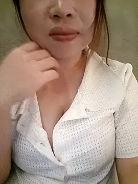 Snapshot of julybe chatting on March 2, 2026, 4:46 am julybe online show from March 2, 2026, 4:46 am