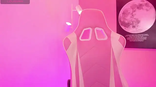 Snapshot of KaylaPrince_ chatting on November 1, 2025, 12:28 am KaylaPrince  online show from November 1, 2025, 12:28 am