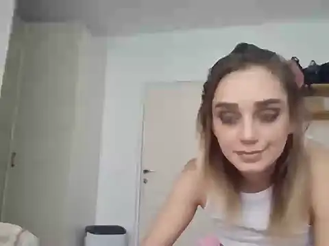 Snapshot of Celinepetit chatting on November 8, 2025, 10:52 am Celinepetit online show from November 8, 2025, 10:52 am