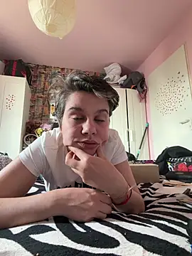 Carolineisback online show from March 1, 2026, 11:32 am