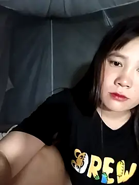 Snapshot of -Lana-123 chatting on October 31, 2025, 9:43 pm -Lana-123 online show from October 31, 2025, 9:43 pm