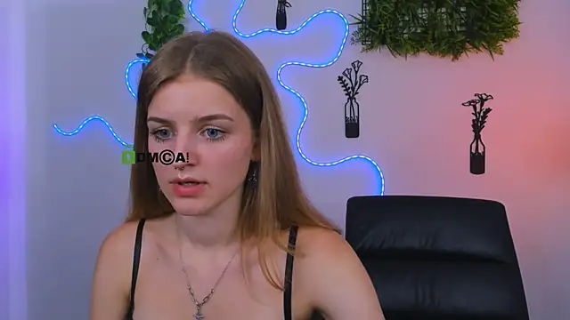lisa dark  online show from July 11, 2026, 12:16 pm