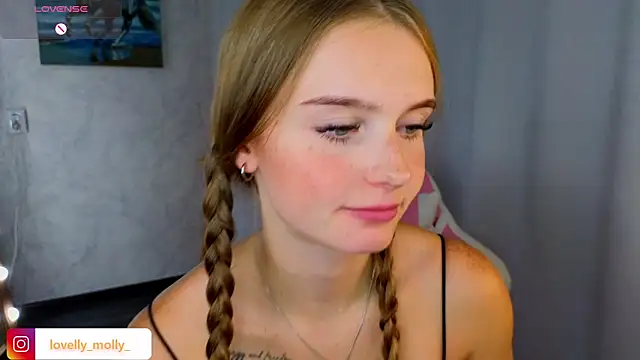 Lovelly molly1 online show from November 6, 2025, 2:54 pm