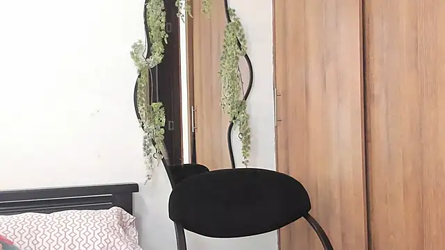 MailynAndNick online show from March 25, 2026, 1:32 pm