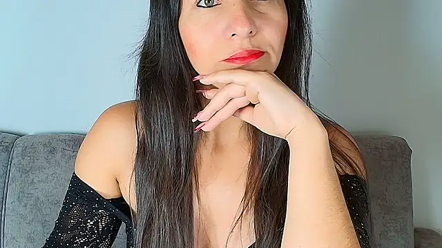 alana pink95 online show from November 12, 2025, 7:34 am