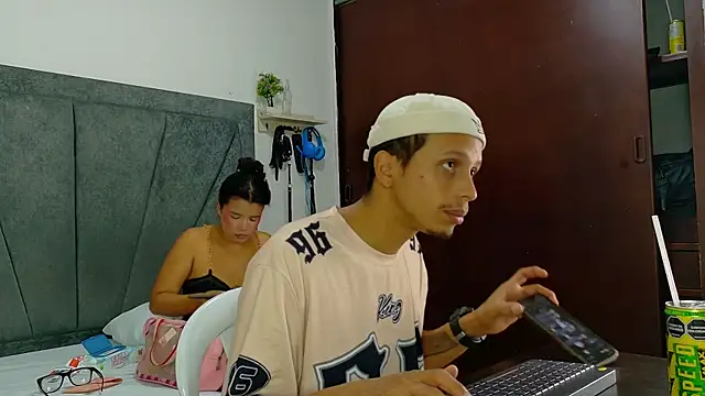 Snapshot of DamianandEva chatting on May 28, 2026, 12:44 pm DamianandEva online show from May 28, 2026, 12:44 pm