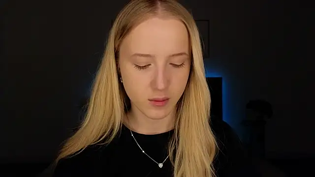 Snapshot of adele_armass chatting on May 7, 2026, 8:45 pm adele armass online show from May 7, 2026, 8:45 pm