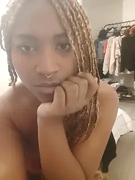 EvonyFoxxx online show from January 14, 2026, 1:42 am