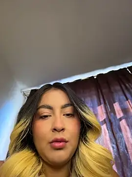 Snapshot of Elina_Hills chatting on July 7, 2026, 1:14 pm Elina Hills online show from July 7, 2026, 1:14 pm