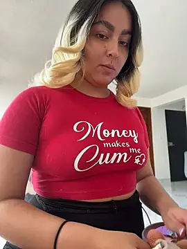 Snapshot of Elina_Hills chatting on July 3, 2026, 3:07 pm Elina Hills online show from July 3, 2026, 3:07 pm