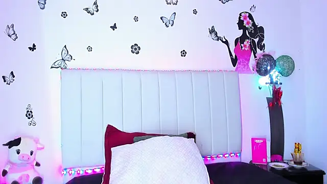 melani ferraraa  online show from April 2, 2026, 3:46 am