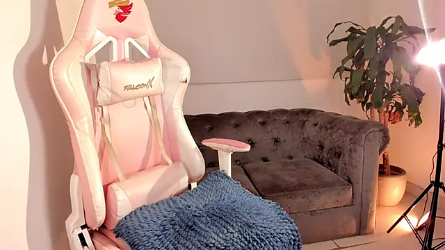 eva  s online show from May 30, 2026, 11:32 pm